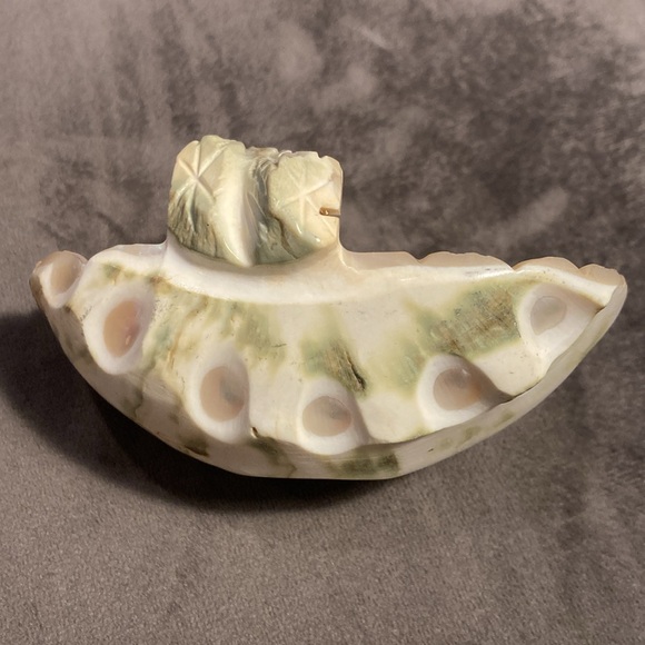 Antique Carved Green Turbo Shell Basket - Picture 4 of 9